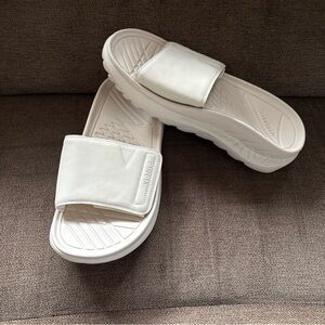 Vionic Shoes Rejuvenate Recovery Sandals Womans 10/ Mens 8.5 NWOB